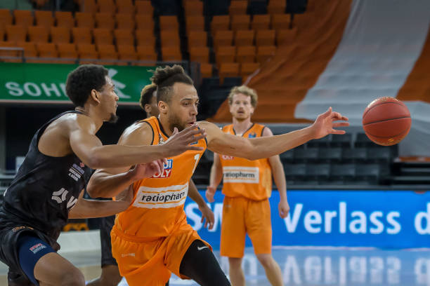 占据了主动 占据了主动